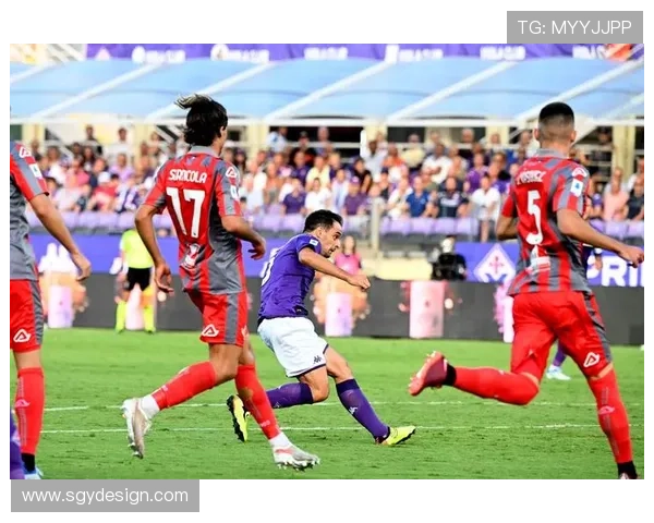 莱切遭克雷莫内塞2-0击败，保级前景愈发严峻